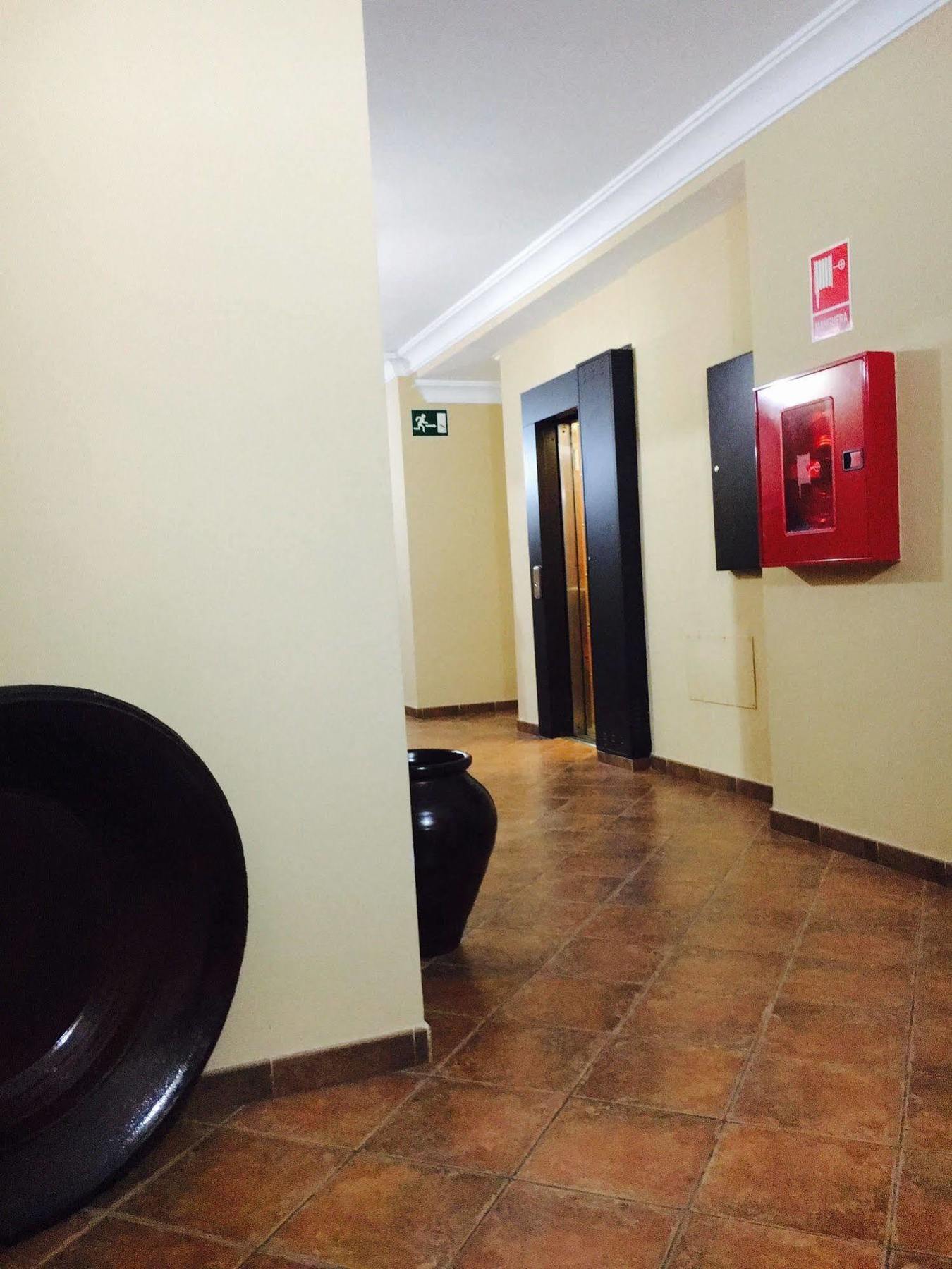Hostal Pechi Huévar Exteriör bild